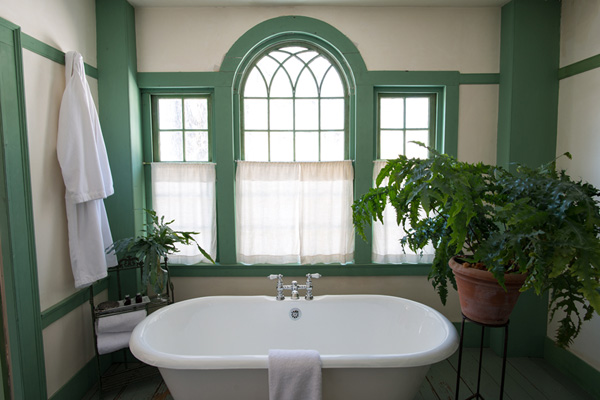 Caption Title - Lorem ipsum dolor sit amet